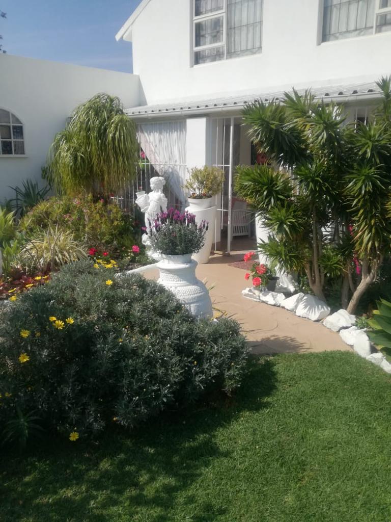 4 Bedroom Property for Sale in Palmiet Western Cape